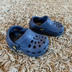 “Doggers” brand knockoff croc - size 3/4 infant/toddler
